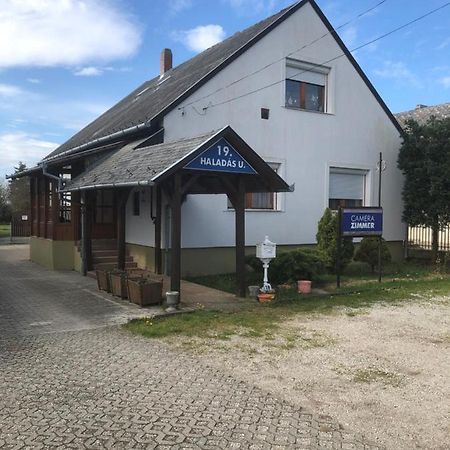 Готель Kertesz Rozsa Vendeghaz Надьканіжа Екстер'єр фото
